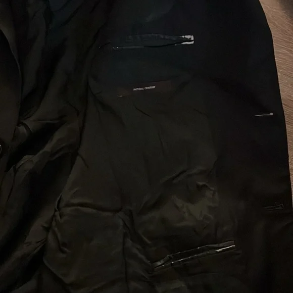 Z Zegna two button black blazer model 28QCG4. Outside VGUC inside GUC. 52L.